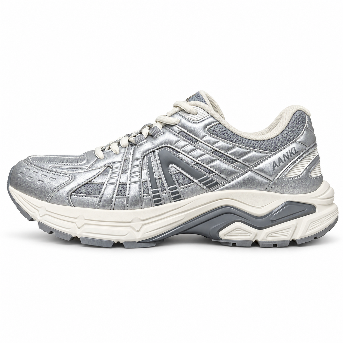AANKL GLIDE Silver sneaker set fra siden på hvid baggrund